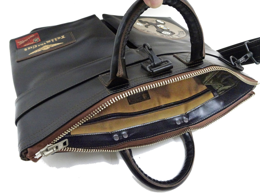 TOYS McCOY Men's Felix the Cat Leather Shoulder Bag - Black Horsehide, U.S. Air Force Helmet Bag Inspired, Made in Japan (TMA2523 031 Black)