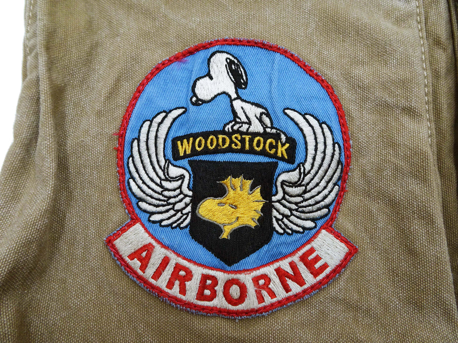 TOYS McCOY Men's Canvas Shoulder Bag - Snoopy U.S. Army Airborne Patch - MIL-B-43290 Flight Helmet Bag Inspired - Made in Japan (TMA2524 041 Khaki)