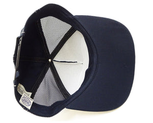 TOYS McCOY Men's SNOOPY Trucker Cap with Side Mesh Panels - Snapback Baseball Hat with Embroidered Patch and Visor Embroidery, Made in Japan (TMA2607 120 Dark Navy)