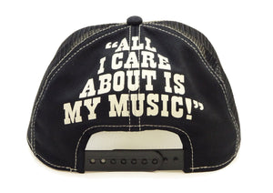 TOYS McCOY Men's Snoopy Trucker-Style Baseball Cap with Side Mesh Panels and Snapback Adjustment, Made in Japan (TMA2623, 031 Black/Off-White)