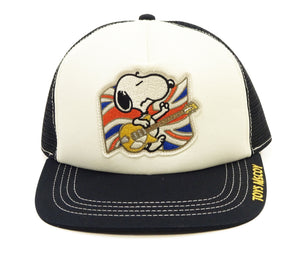TOYS McCOY Men's Snoopy Trucker-Style Baseball Cap with Side Mesh Panels and Snapback Adjustment, Made in Japan (TMA2623, 031 Black/Off-White)